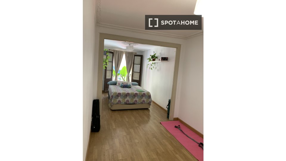 Double room Barcelona, 3 beds, 80m² — photo 10