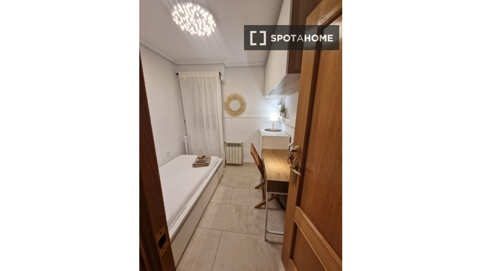 Double room Valencia, 5 beds, 160m² — photo 24