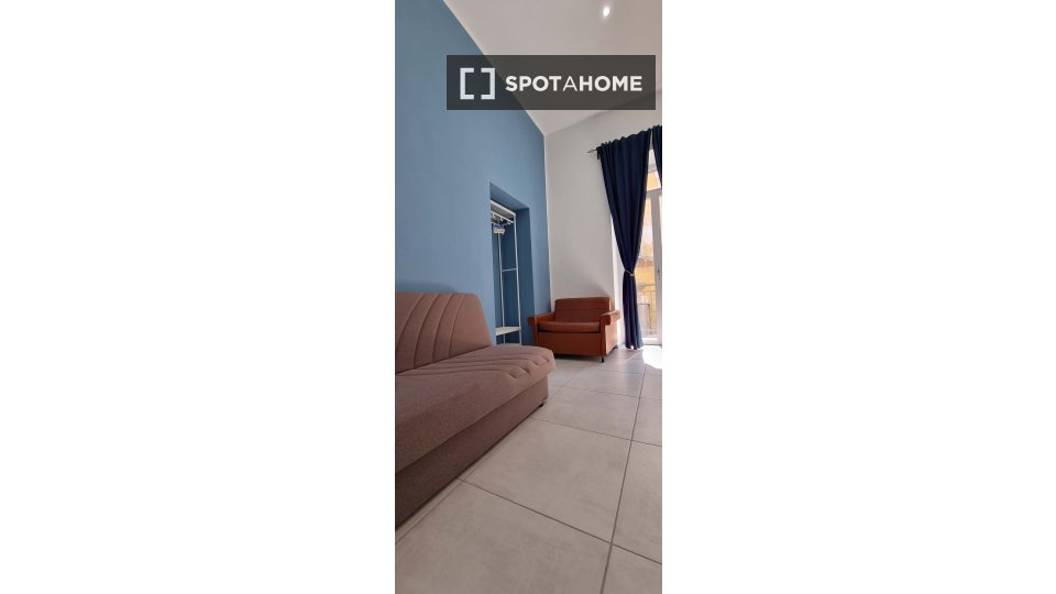 Double room Naples, 1 bed — photo 16