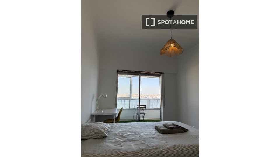 Double room Lisbon, 4 beds, 124m² — photo 3