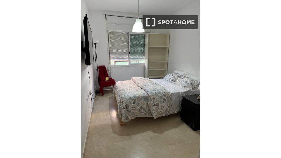 Double room Malaga, 3 beds, 150m² — photo 1
