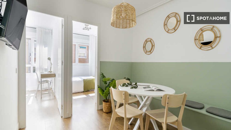 Double room Madrid, 5 beds — photo 25