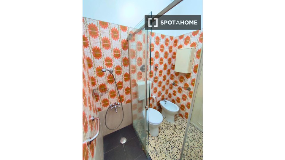 Double room Lisbon, 2 beds, 50m² — photo 4