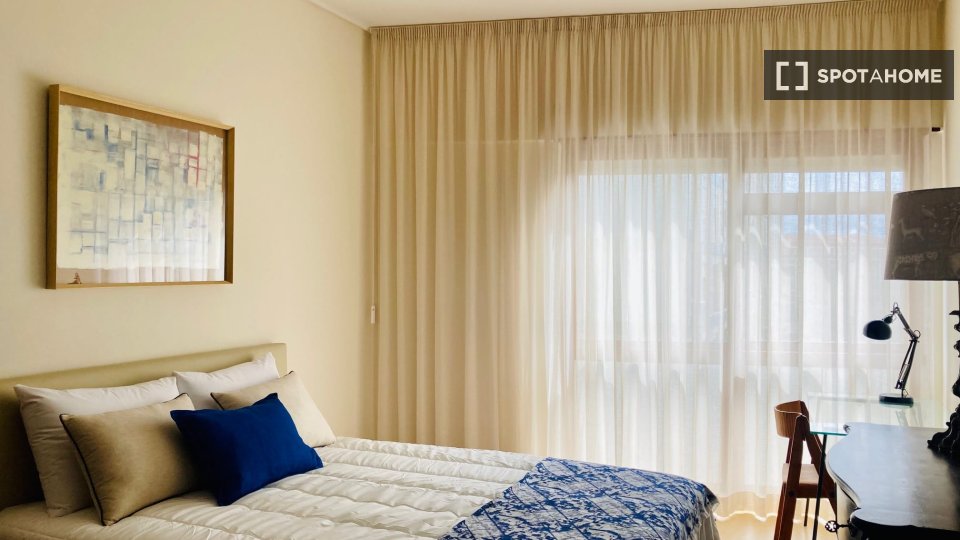 Double room Lisbon, 3 beds — photo 6