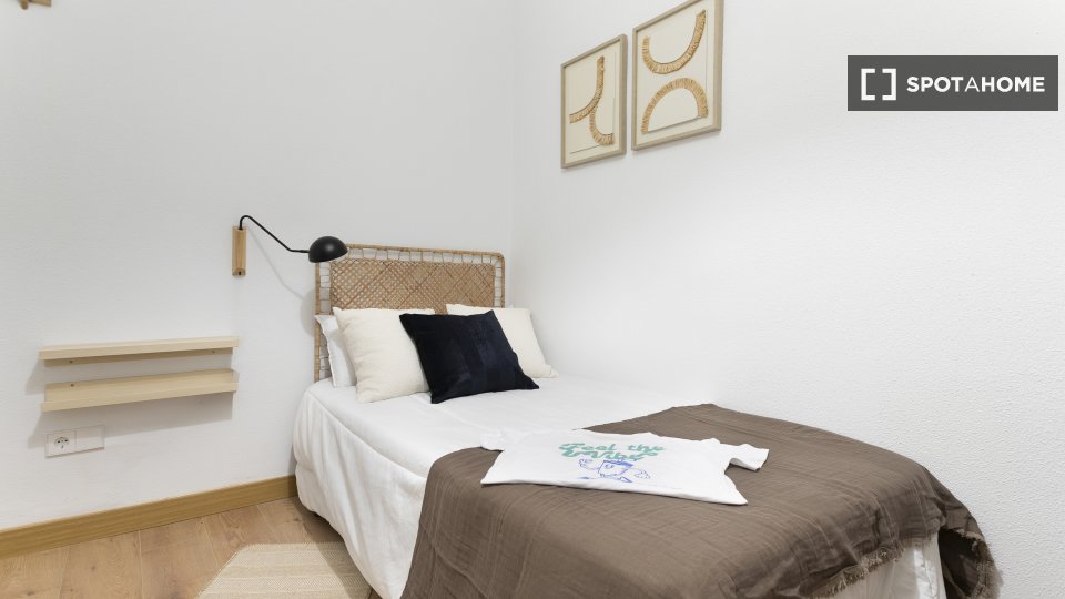 Double room Madrid, 7 beds — photo 18