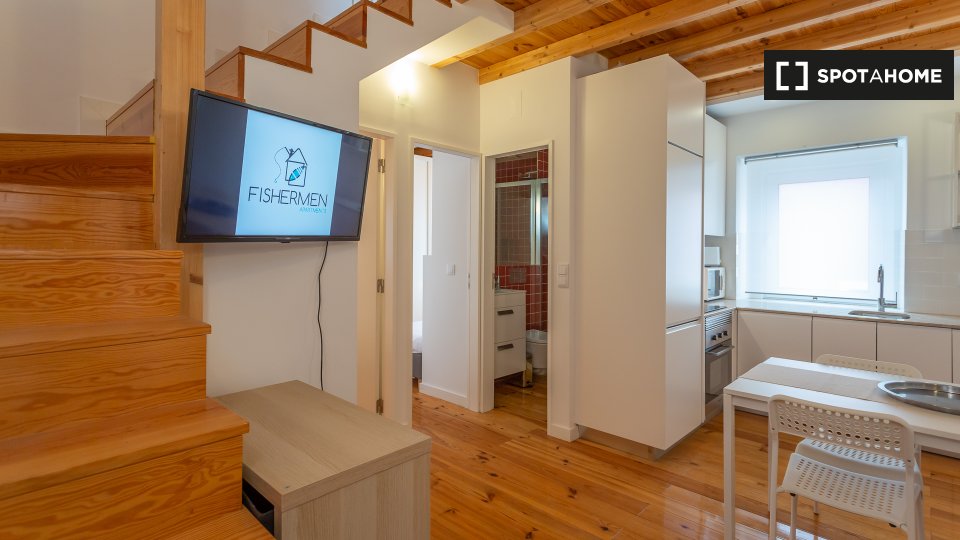 Apartment Lisbon, 4 beds, 75m² — photo 18