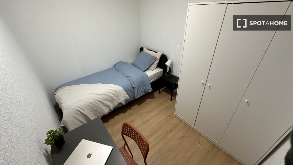 Double room Madrid, 5 beds, 110m² — photo 11