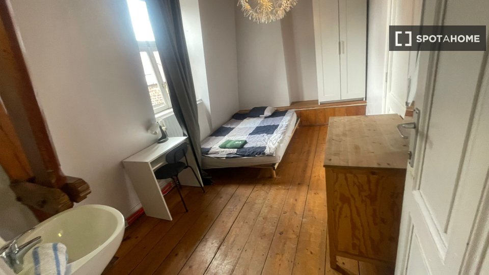 Double room Brussels, 6 beds, 450m² — photo 3