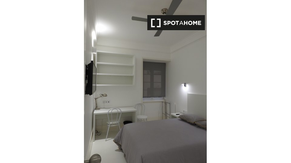 Double room Lisbon, 6 beds, 210m² — photo 1