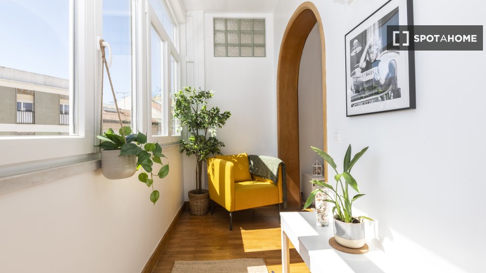 Apartment Lisbon, 2 beds, 65m² — photo 3