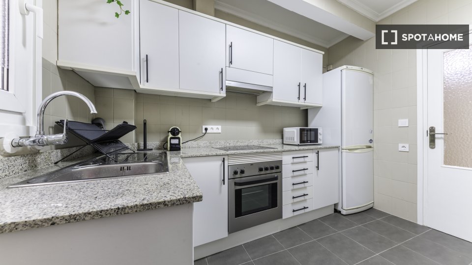 Double room Alicante, 4 beds, 103m² — photo 5