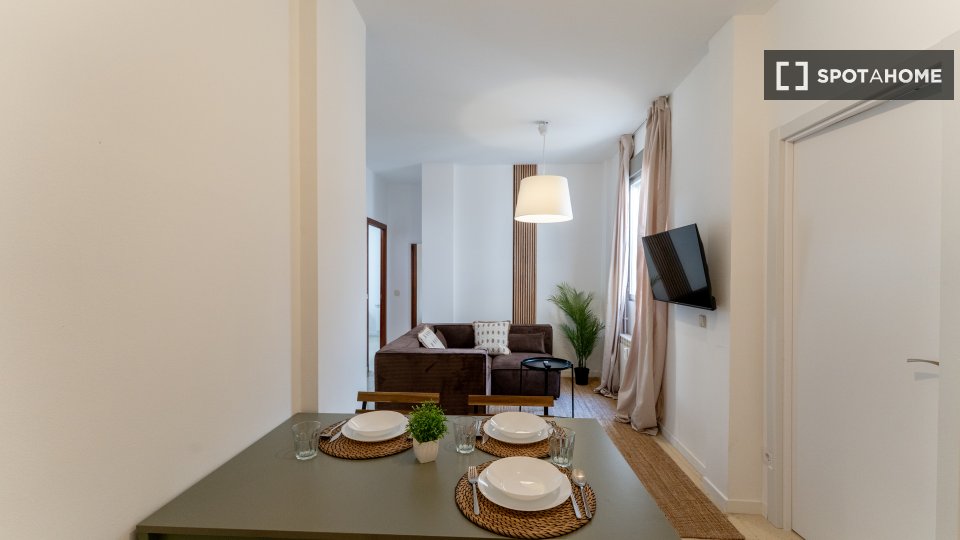 Double room Madrid, 3 beds — photo 1