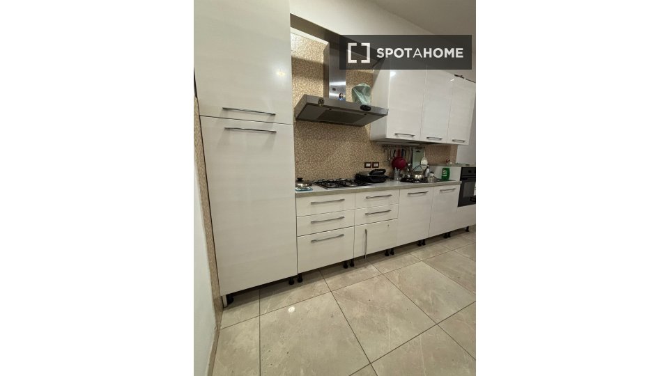 Double room Naples, 2 beds — photo 18