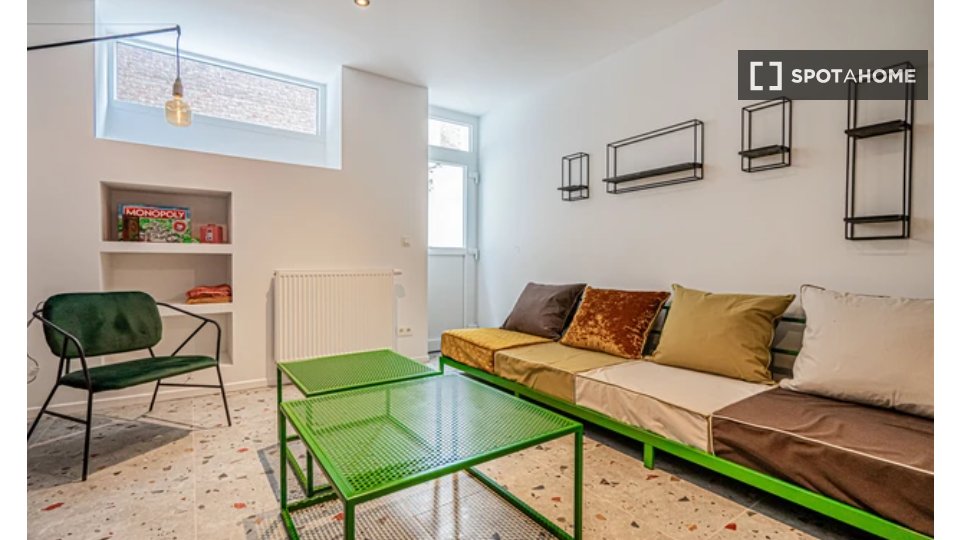 Double room Brussels, 1 bed, 17m² — photo 6