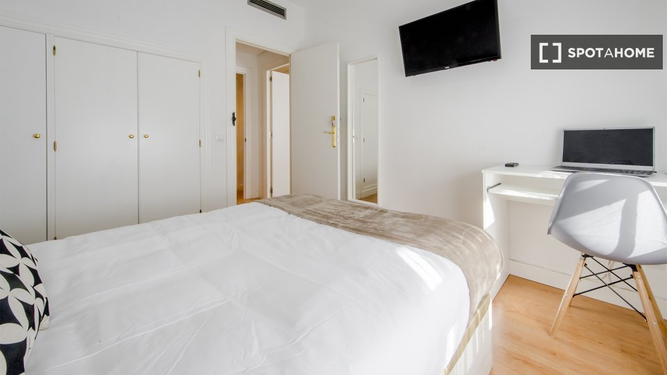 Double room Madrid, 8 beds, 200m² — photo 1