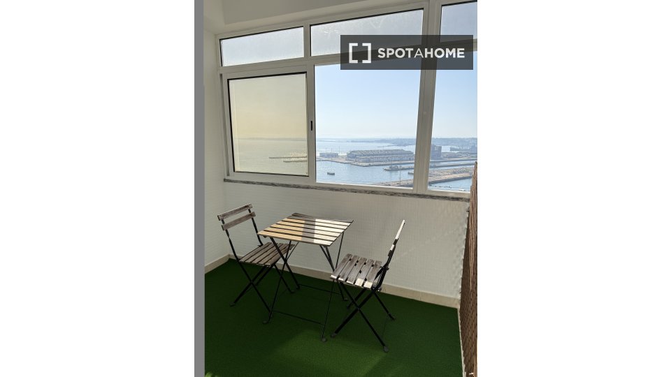 Double room Lisbon, 4 beds, 124m² — photo 12
