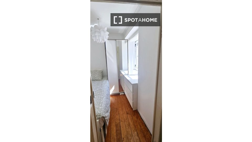 Double room Lisbon, 4 beds, 80m² — photo 22
