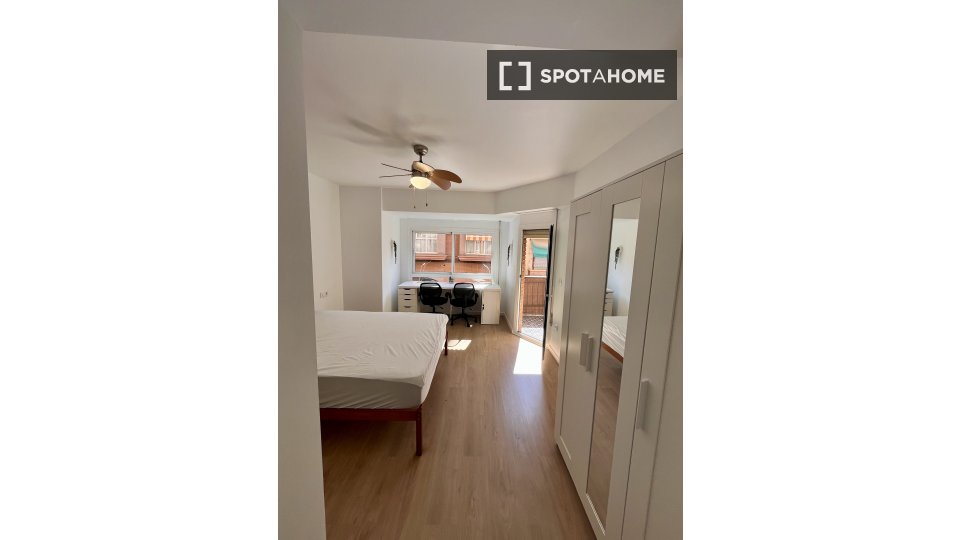 Double room Valencia, 5 beds, 120m² — photo 20