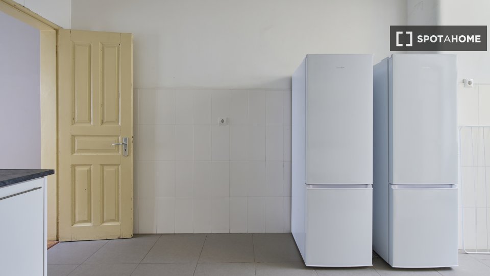 Double room Lisbon, 5 beds — photo 19