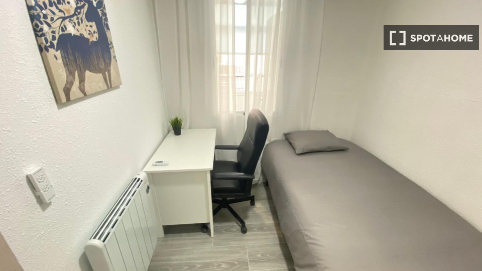 Double room Madrid, 4 beds — photo 22