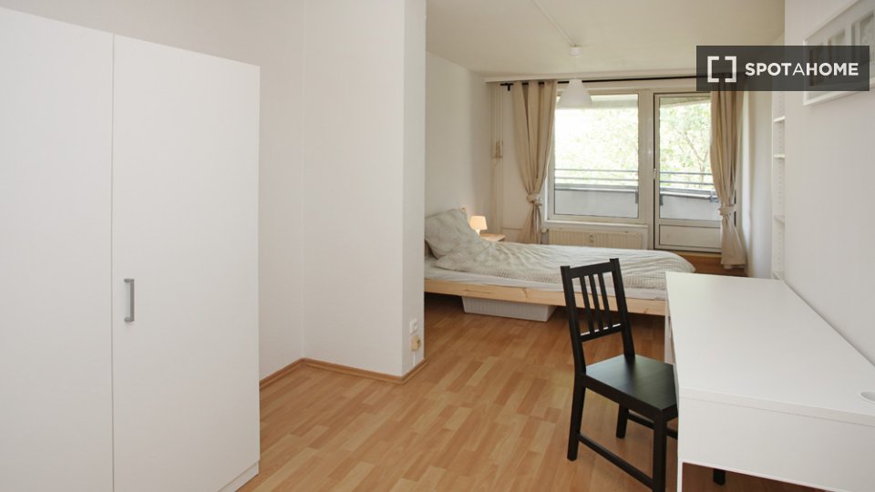Double room Berlin, 4 beds, 81m² — photo 15