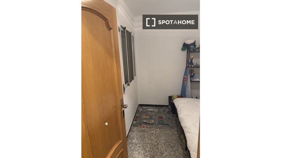 Double room Barcelona, 3 beds, 70m² — photo 8