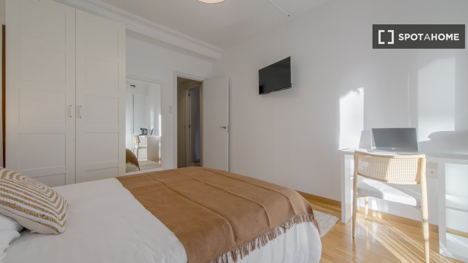 Double room Madrid, 5 beds, 145m² — photo 7