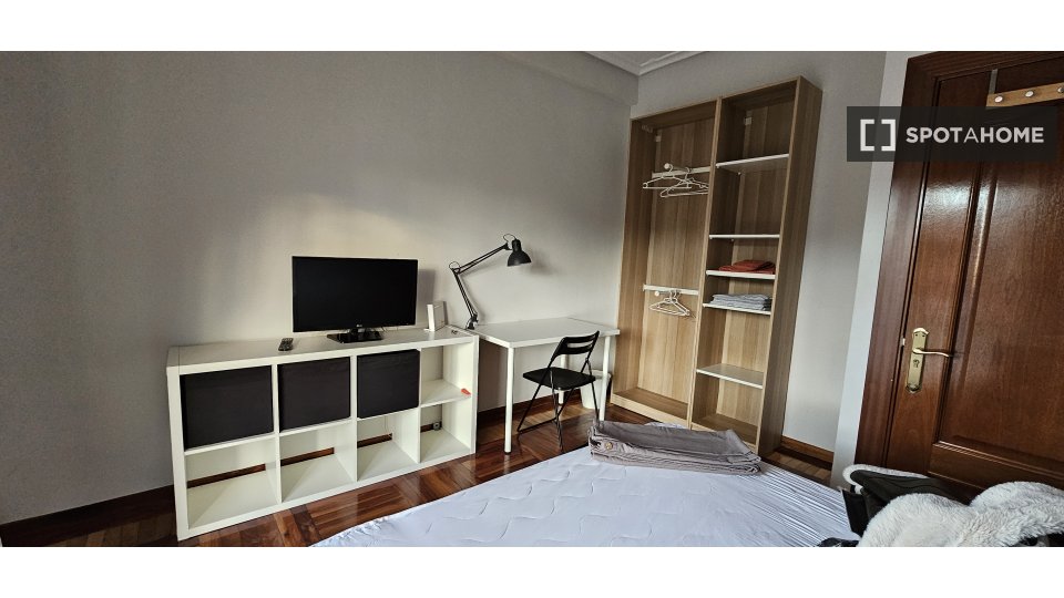 Double room Madrid, 4 beds, 90m² — photo 3