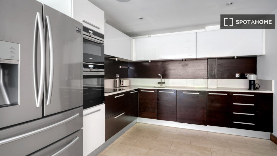Apartment London, 2 beds, 75m² — photo 19