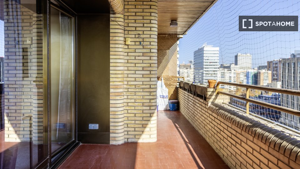 Double room Madrid, 7 beds, 157m² — photo 4