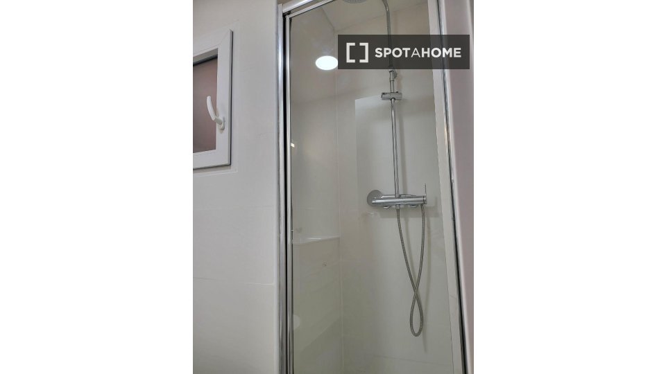 Double room Alicante, 5 beds, 120m² — photo 7