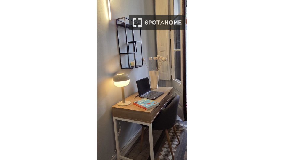 Double room Barcelona, 10 beds, 210m² — photo 2