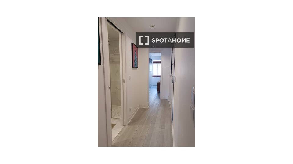 Apartment Lisbon, 2 beds, 70m² — photo 5