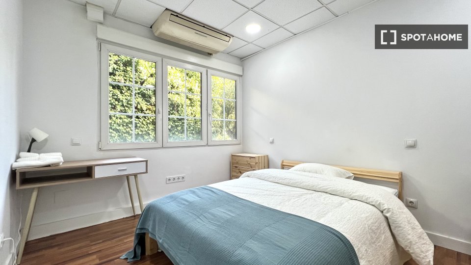 Double room Madrid, 7 beds, 230m² — photo 9