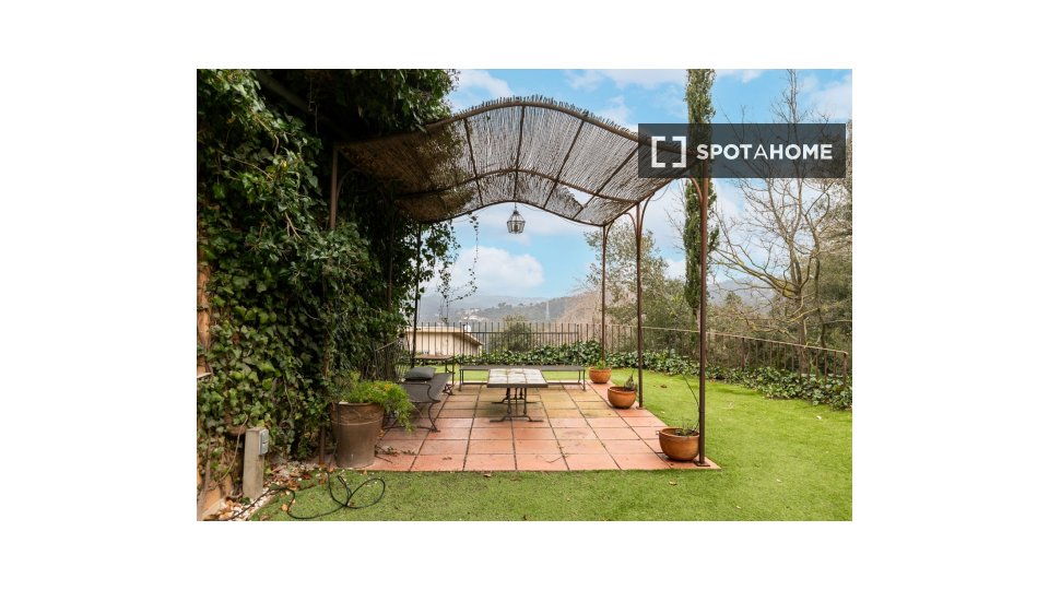 Double room Barcelona, 2 beds, 382m² — photo 4