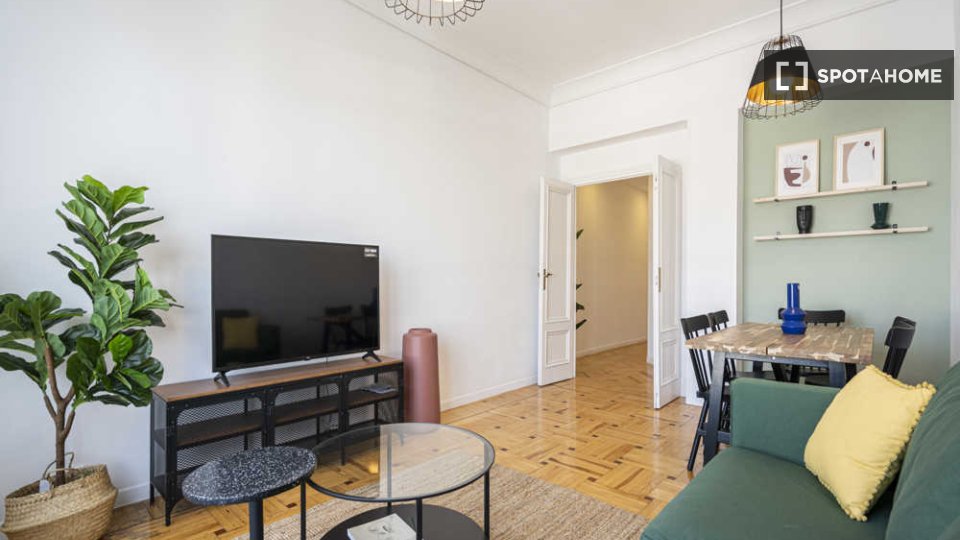 Double room Madrid, 5 beds — photo 47