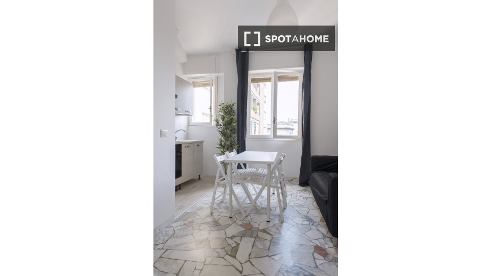 Double room Milan, 3 beds, 70m² — photo 2