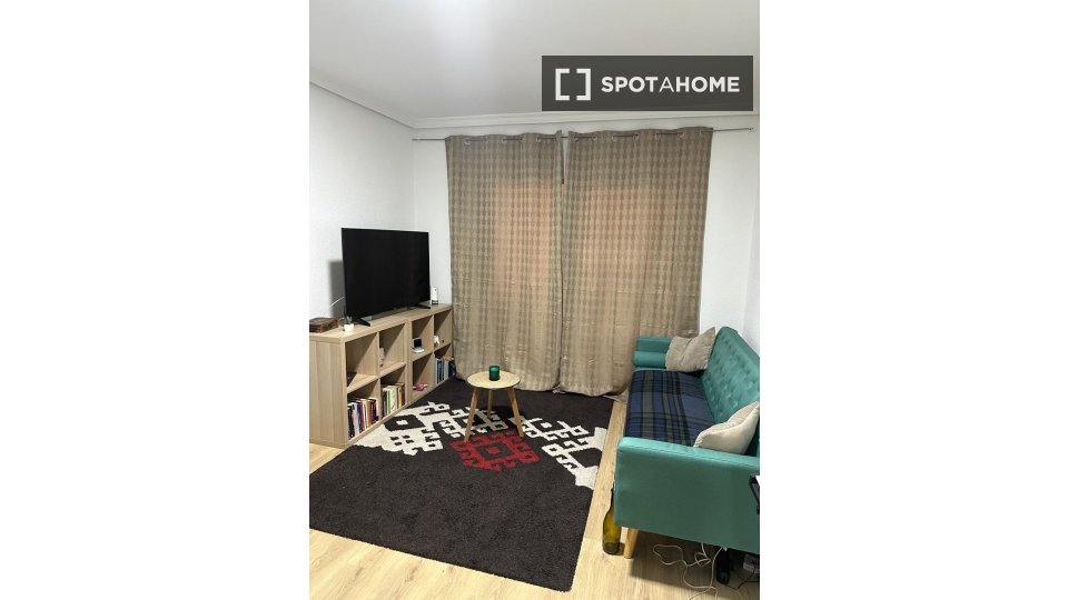 Double room Madrid, 3 beds, 90m² — photo 2