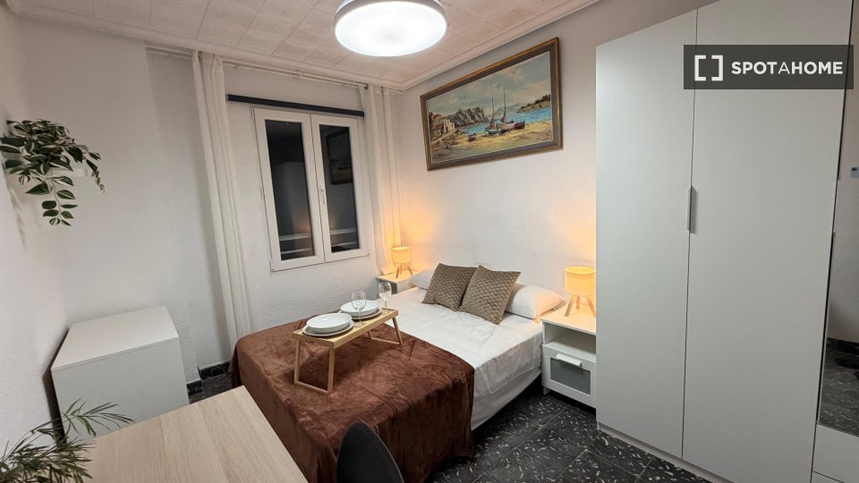 Double room Valencia, 5 beds, 120m² — photo 17