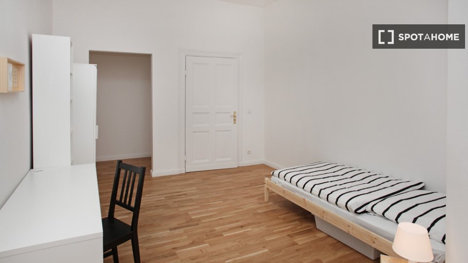 Double room Berlin, 4 beds, 104m² — photo 6