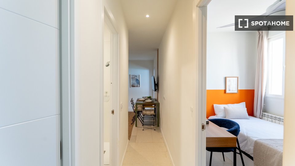 Double room Madrid, 3 beds — photo 8