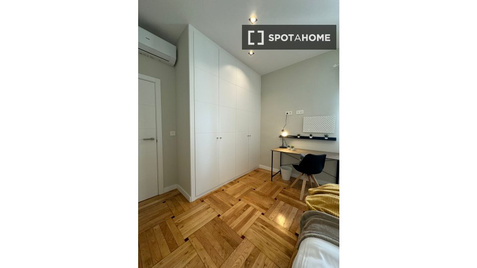 Double room Madrid, 8 beds, 139m² — photo 5