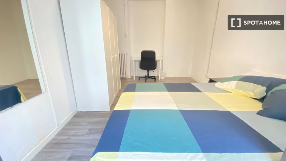 Double room Madrid, 8 beds — photo 7