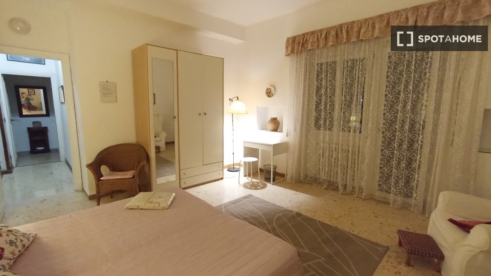 Double room Rome, 3 beds, 140m² — photo 23
