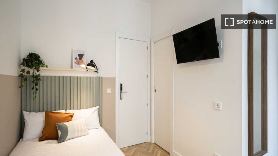 Double room Madrid, 16 beds — photo 30