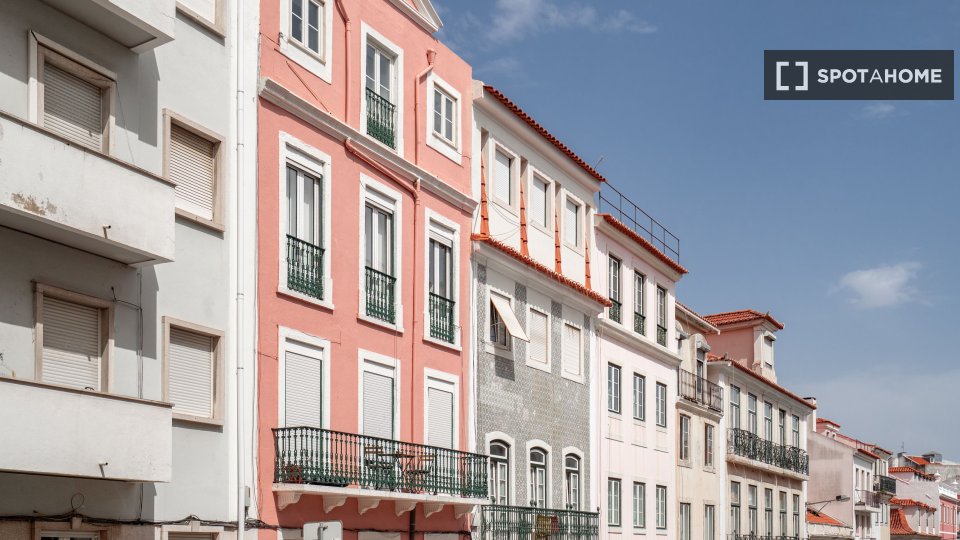 Apartment Lisbon, 2 beds, 65m² — photo 18