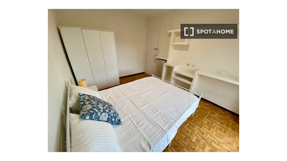 Double room Madrid, 3 beds — photo 16