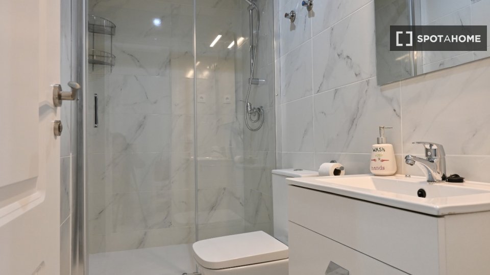 Double room Madrid, 4 beds, 95m² — photo 22