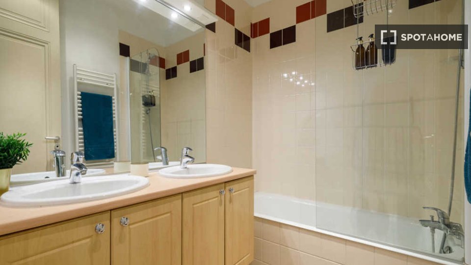 Double room Lyon, 4 beds, 120m² — photo 1