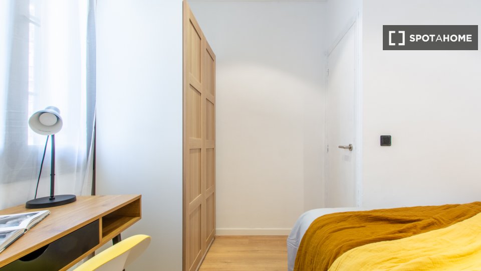 Double room Madrid, 9 beds, 144m² — photo 11